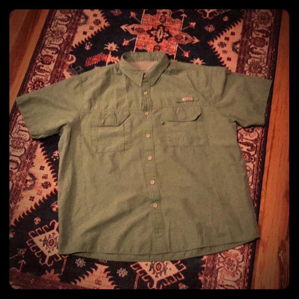 XL men’s short sleeve button down